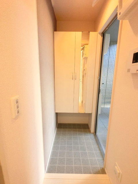 玄関　トールタイプミラー付きシューズボックス