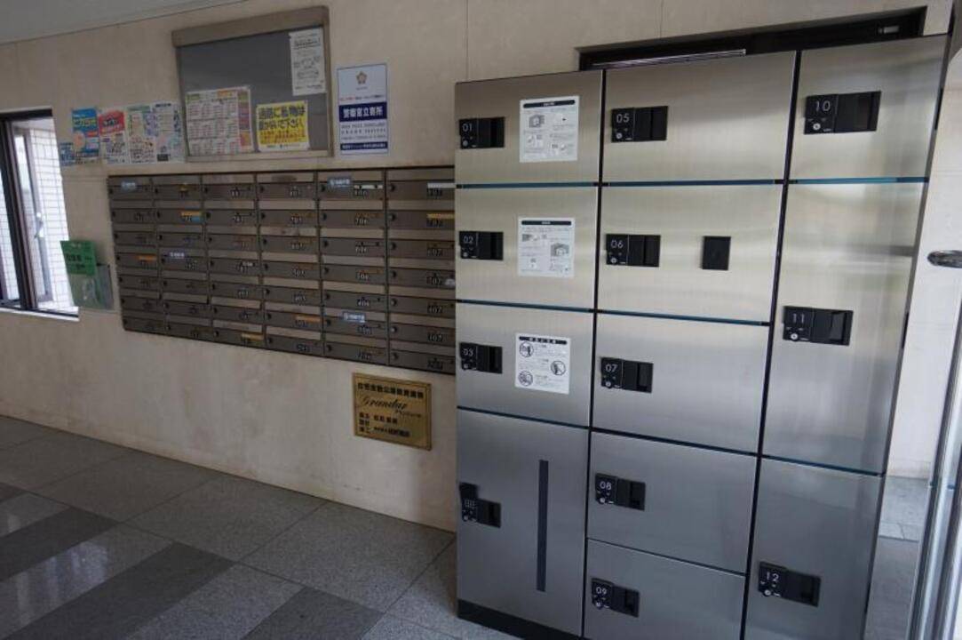 エントランス　宅配ボックス