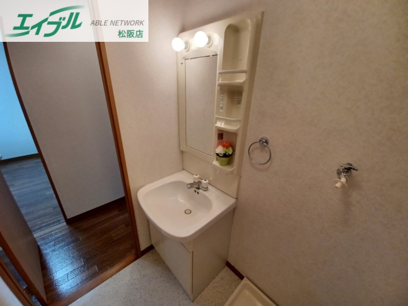 洗面設備　同型参考写真