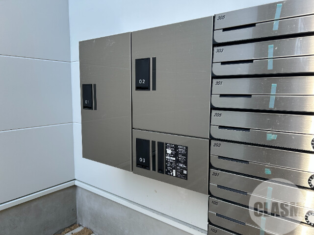 エントランス　留守中の荷物の受取は宅配ＢＯＸで♪