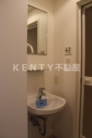 洗面設備　ゆったりとスペースのある洗面所