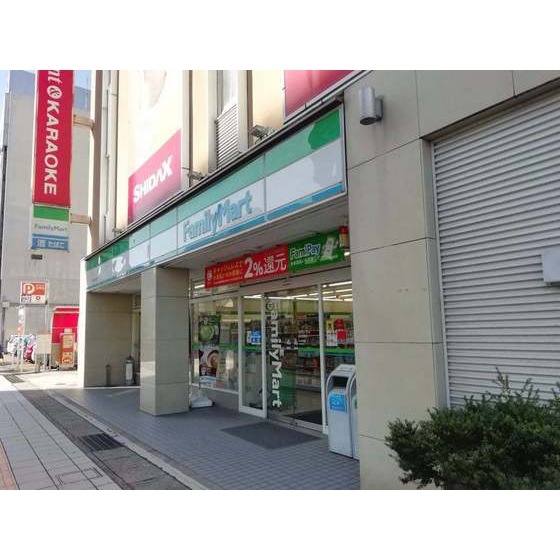 コンビニ　ファミリーマート富山本町店（コンビニ）まで450m