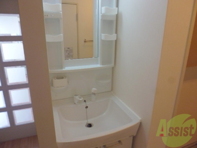 洗面設備　お手入れしやすい独立洗面台