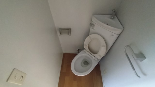トイレ　同物件別号室の写真です。