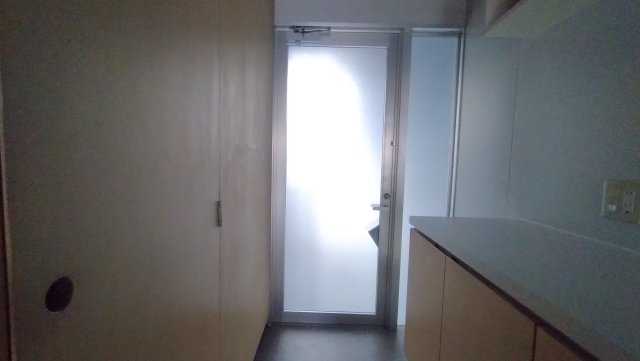 玄関　同物件別号室の写真です。