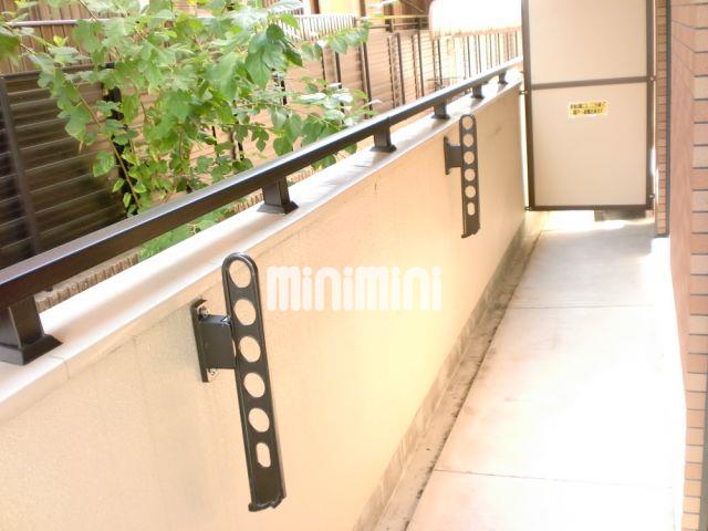 バルコニー　ベランダ広いです。