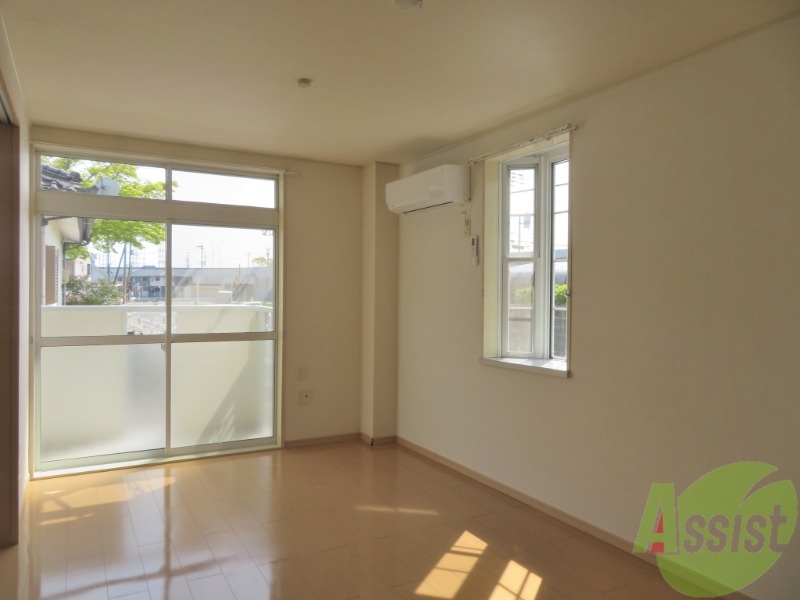 居室・リビング　リビングスペースも広く、各家具を問題なく設置出来そうです。