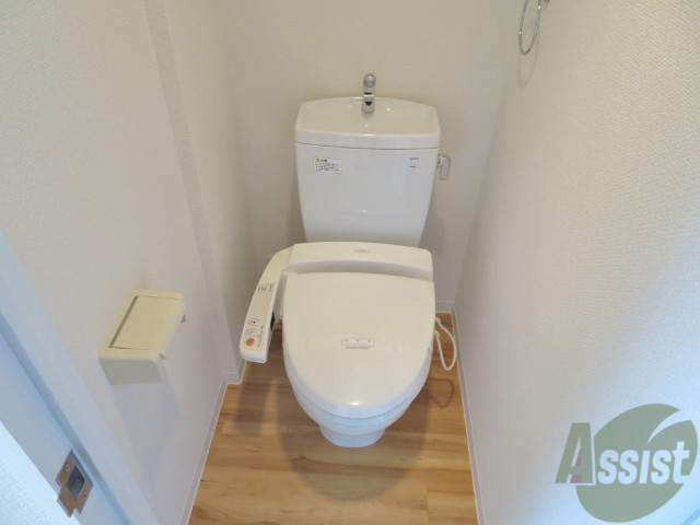 トイレ　ウォシュレット機能がついたトイレです。安心して使用できますね