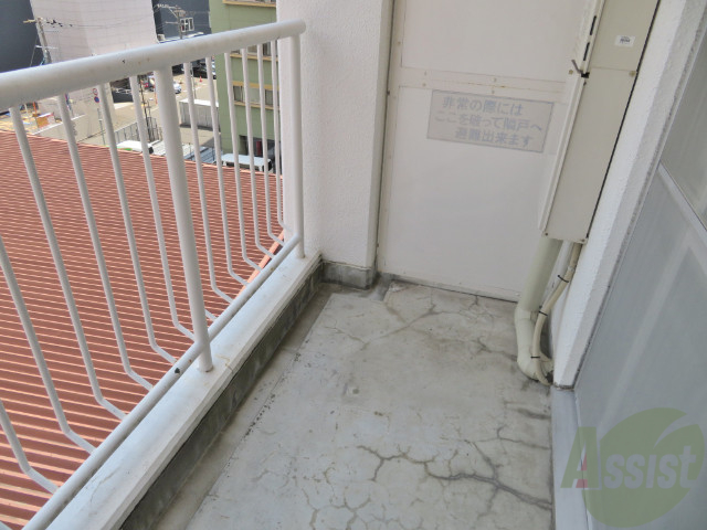 バルコニー　バルコニーは洗濯物を干すスペースが確保されていました。