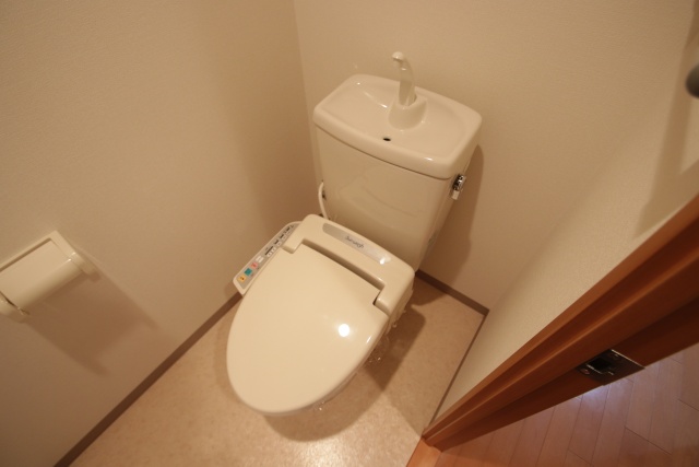 トイレ　※別室の参考写真の為、現況優先です。