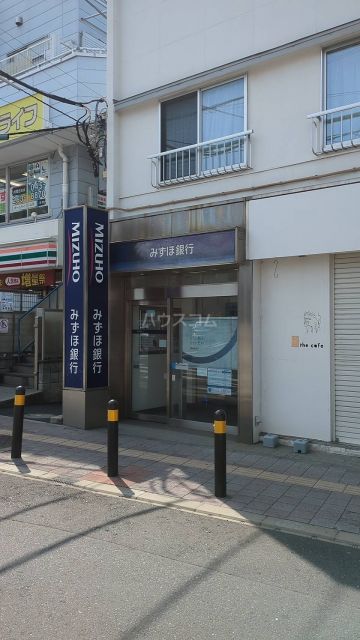 銀行　みずほ銀行 山手駅前出張所（銀行）まで608m