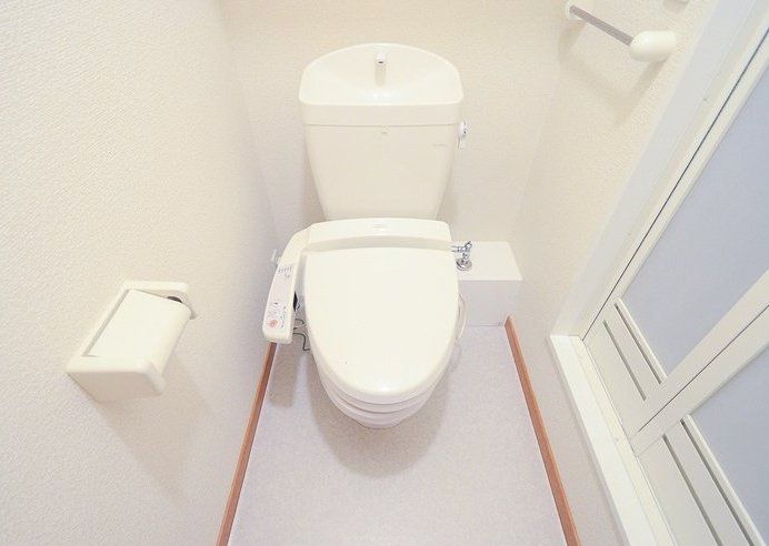 トイレ　圧迫感のないトイレスペース