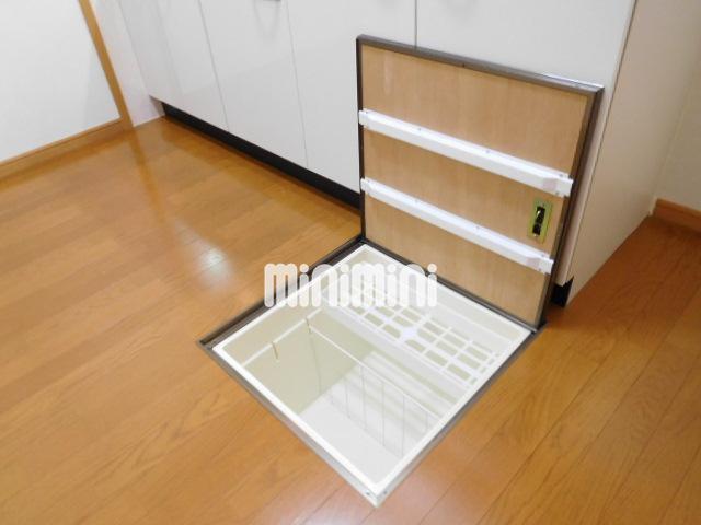 駐車場　床下収納です。