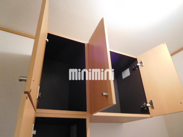 その他設備　上段の下駄箱です。