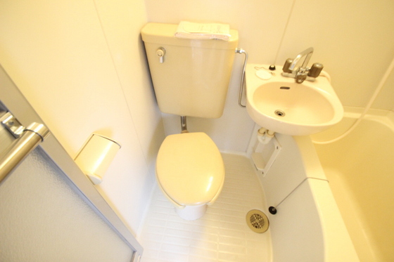 トイレ　別号室の写真です。