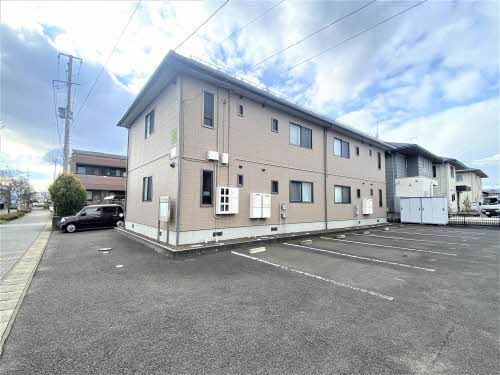 建物外観　駐車場