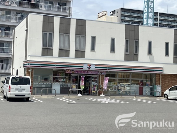 コンビニ　セブンイレブン（コンビニ）まで614m