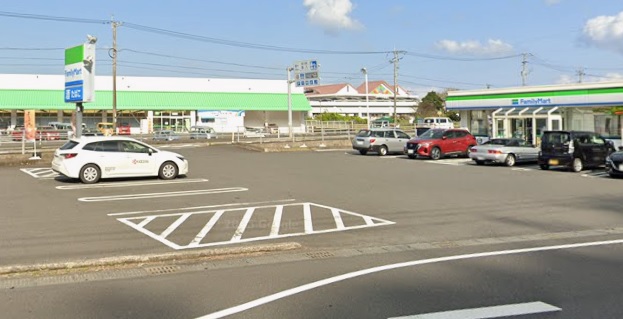 コンビニ　ファミリーマート（コンビニ）まで1395m