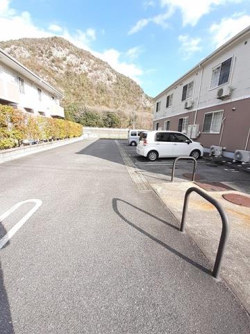 駐車場　エントランス