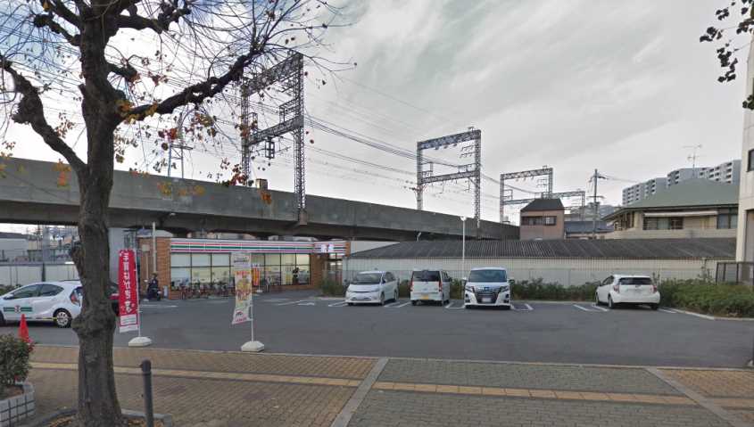 コンビニ　セブンイレブン（コンビニ）まで461m