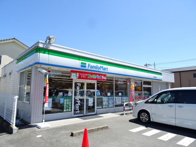 コンビニ　ファミリーマート（コンビニ）まで309m