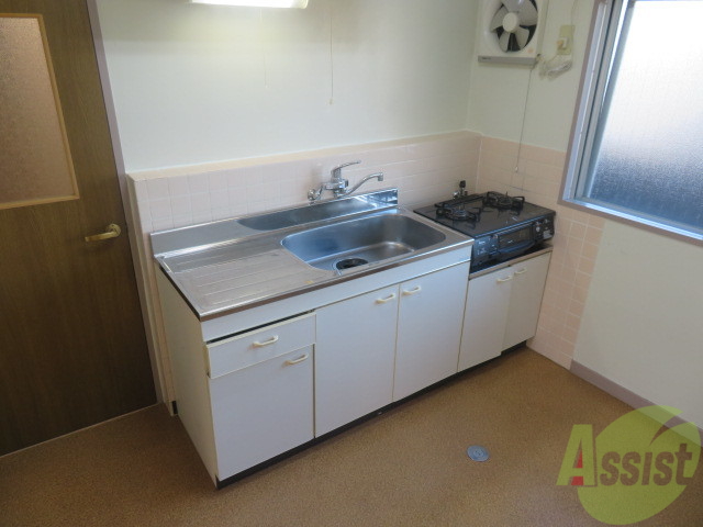 キッチン　こちらはキッチン。調理スペースもあり使いやすそうです。