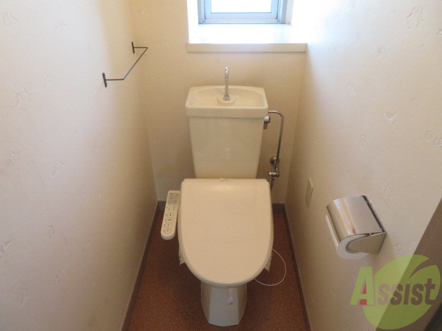 トイレ　こちらはトイレです。清潔感があり、安心して使用できます。