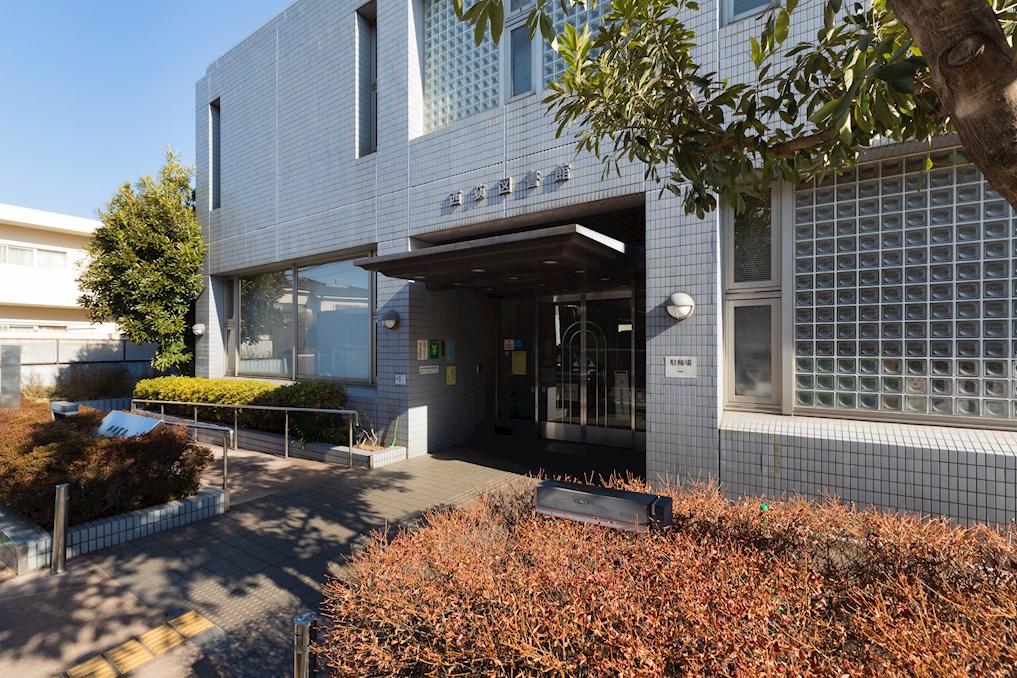 図書館　杉並区立西荻図書館（図書館）まで402m