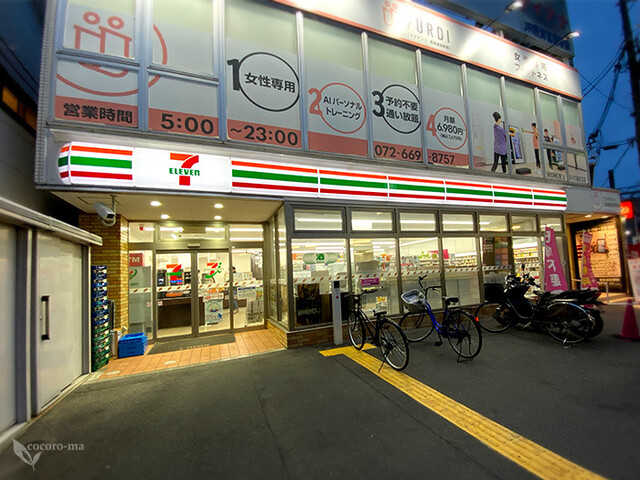 コンビニ　セブンイレブン 阪急富田駅北口店（コンビニ）まで302m