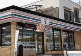 コンビニ　セブンイレブン足立西新井本町4丁目店（コンビニ）まで590m
