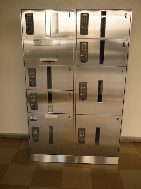 ロビー　宅配ボックス