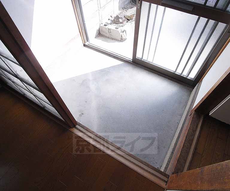 玄関　充分な広さがございます