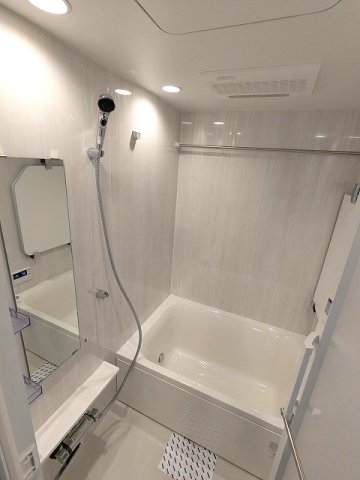 バス・シャワールーム　追焚オートバス、浴室換気乾燥機付