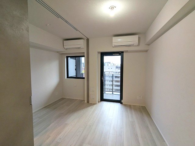 居室・リビング　南向き、エアコン2台付、インターネットWi-Fi無料