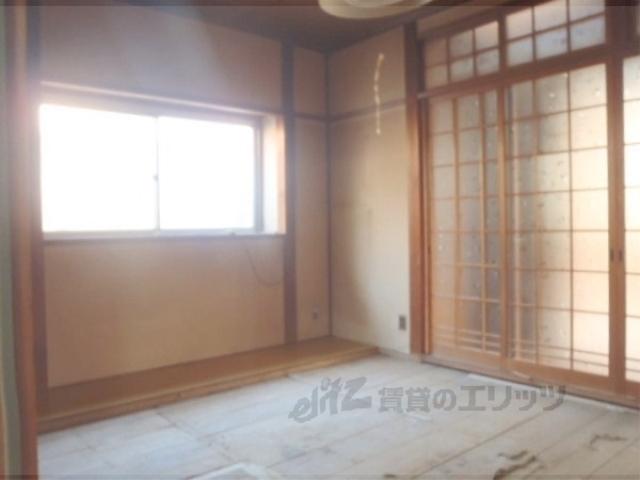 居室・リビング　中部屋でも窓付き