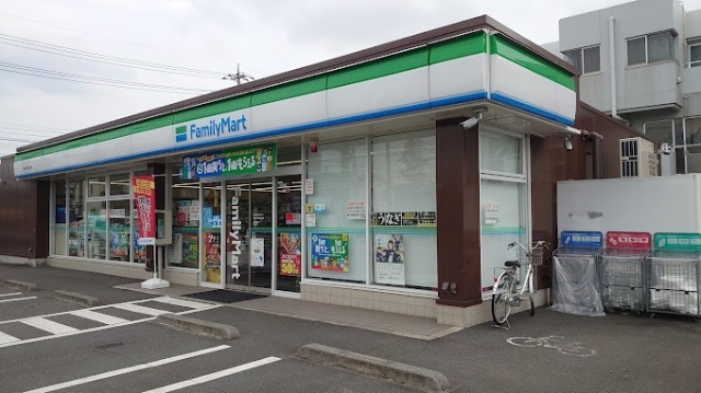 コンビニ　ファミリーマート羽村小作坂上店（コンビニ）まで128m