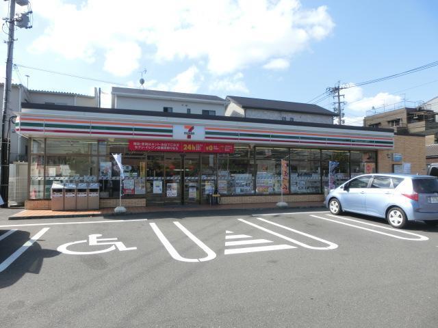 コンビニ　セブンイレブン（コンビニ）まで400m