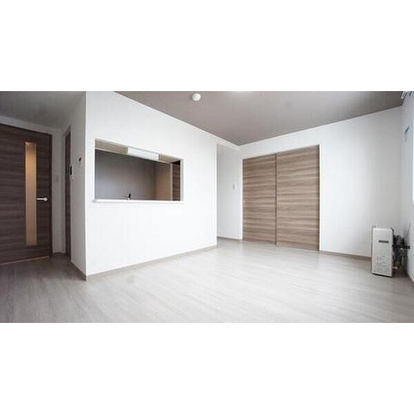 居室・リビング　☆白を基調とした明るい内装☆