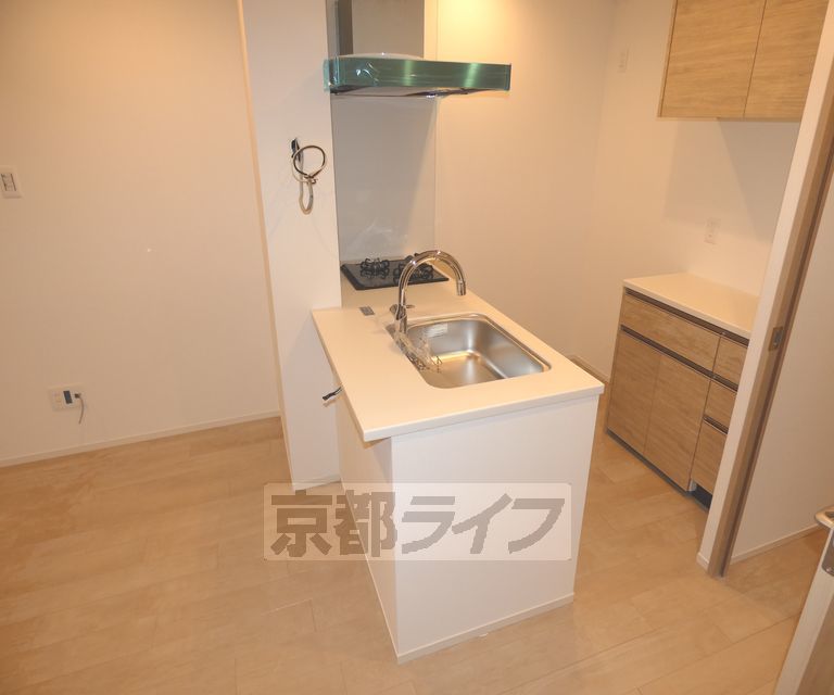 地下鉄東西線 二条駅 徒歩12分 7階建 築1年のキッチン写真