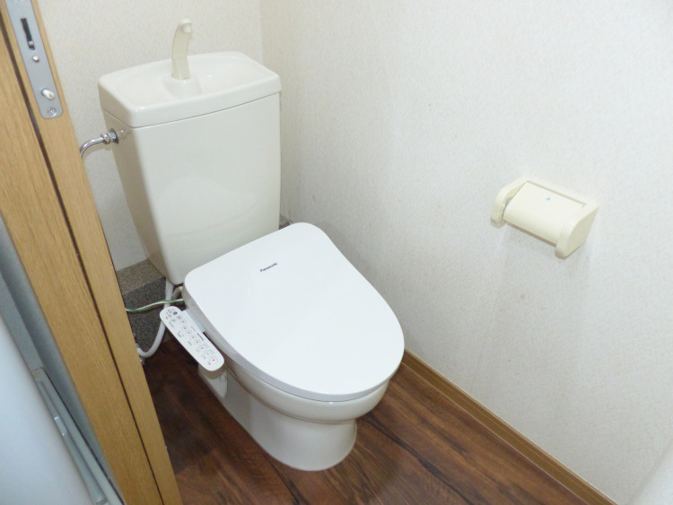 トイレ　温水洗浄機能付き