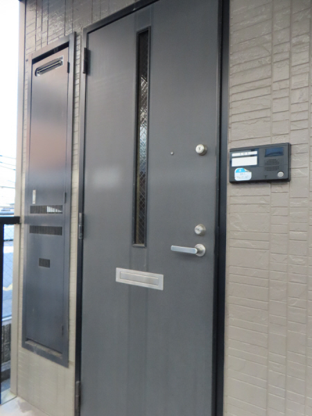 玄関　玄関　郵便受け付