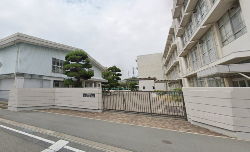 小学校　高岡小学校（小学校）まで591m