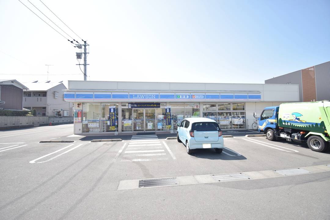 コンビニ　ローソン松山立花六丁目店（コンビニ）まで214m