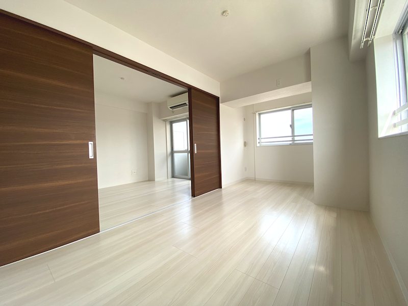 その他　仕切り扉を開けると開放的な空間に（同タイプ別階のお部屋です）