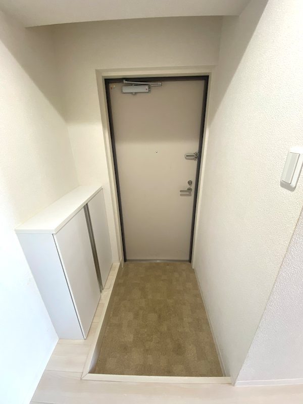 玄関　シューズボックス完備（同タイプ別階のお部屋です）