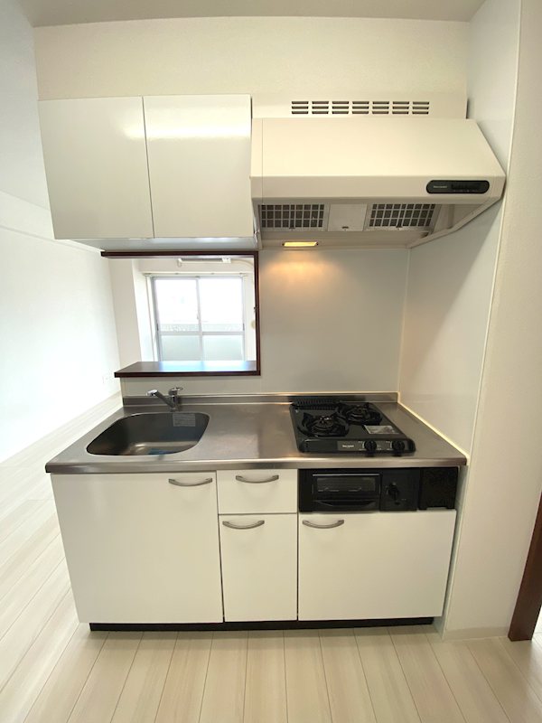 キッチン　システムキッチン♪（同タイプ別階のお部屋です）