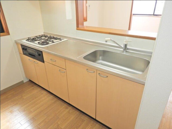 キッチン　3口コンロ付き