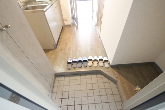玄関　※別号室の写真です