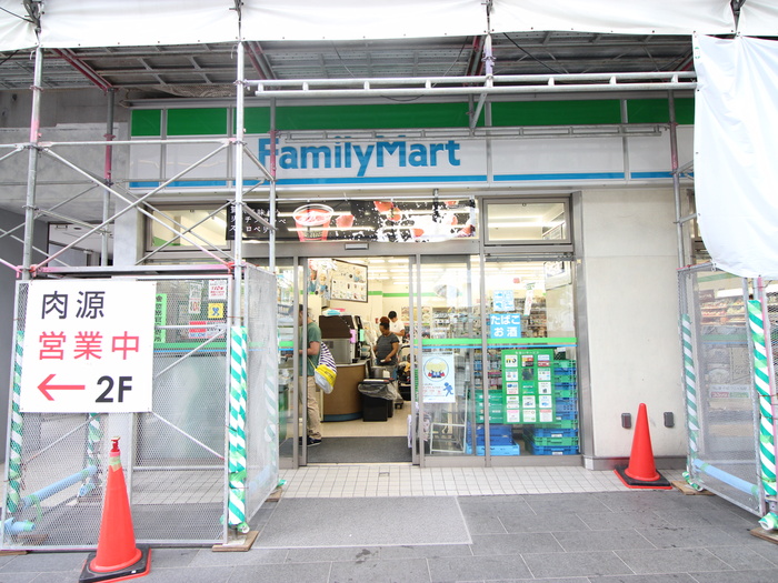 コンビニ　ファミリーマート六本木通り店（コンビニ）まで160m