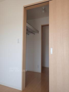 収納　ウォークスルークローゼット